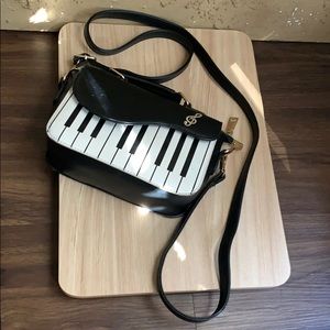White and black vegan piano should bag.
